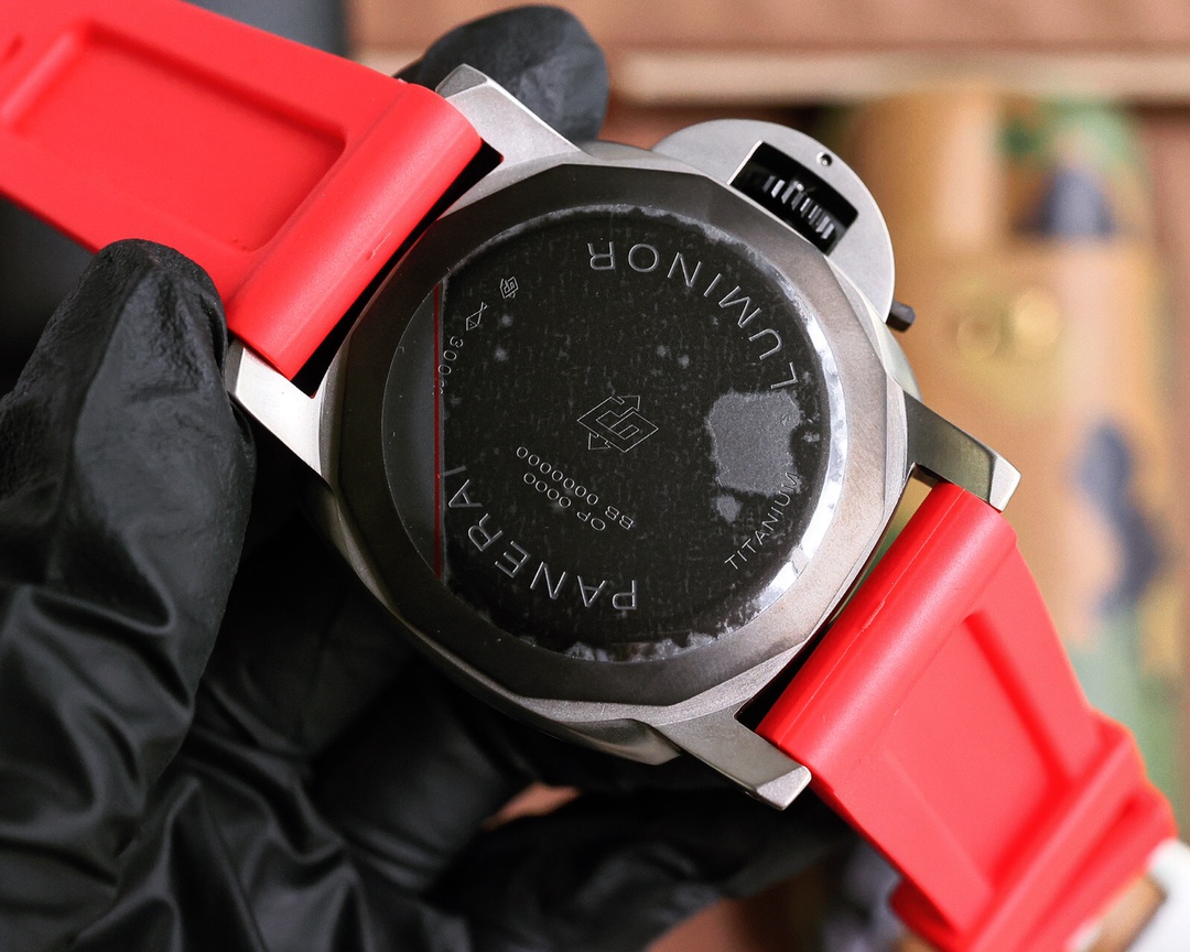 Panerai Luminor Curved coated glass Red